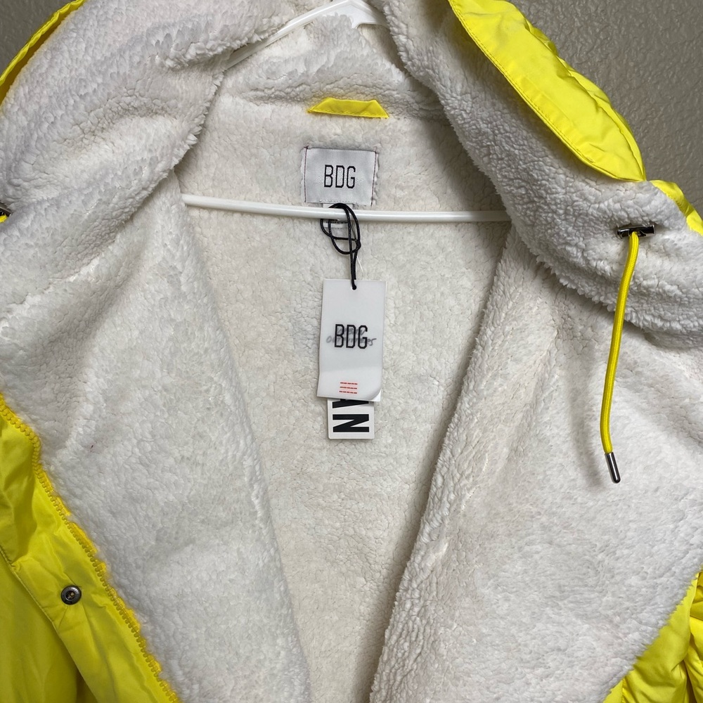 NWT Urban Outfitters Fleece Lined Yellow Puffer Jacket $119 - Picture 12 of 15